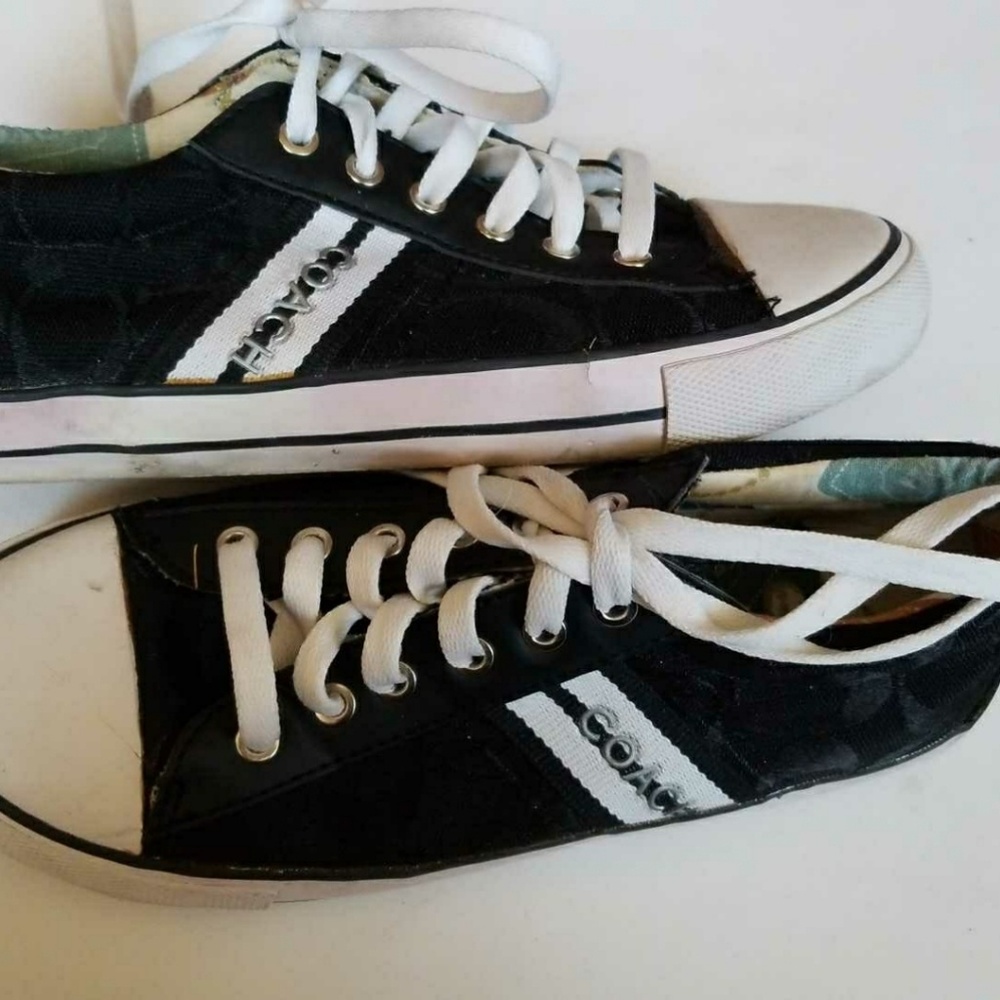 Make an offer ❤ Coach 100% Authentic sneaks Chucks